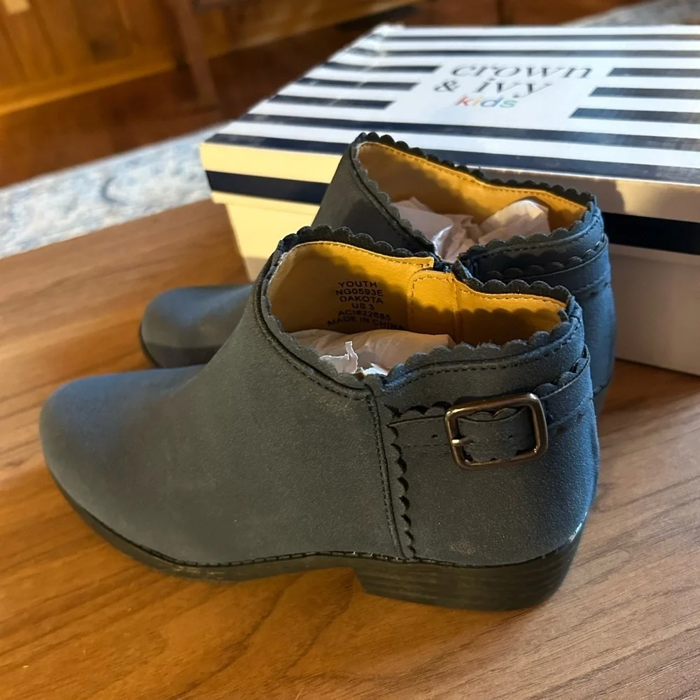 NWT, in box, Crown & Ivy navy booties girl’s sz 3, women’s sz 5
